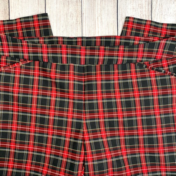 Terra & Sky Red & Black Plaid Cropped Pants - Picture 4 of 8